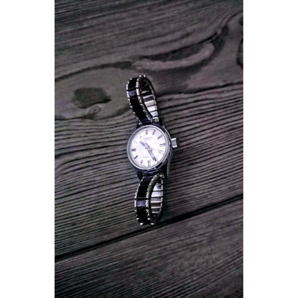 Vintage-Spendid 17 Jewels-Mechanical Ladies Watch-Black/Silver Speidel Band